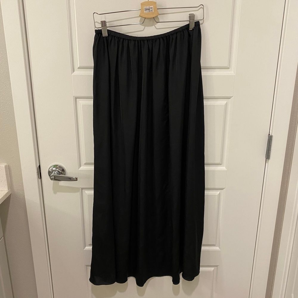 Women's United Colors of Benetton Maxi Skirt. Black. Medium. Resortwear. Goth. - Picture 2 of 10